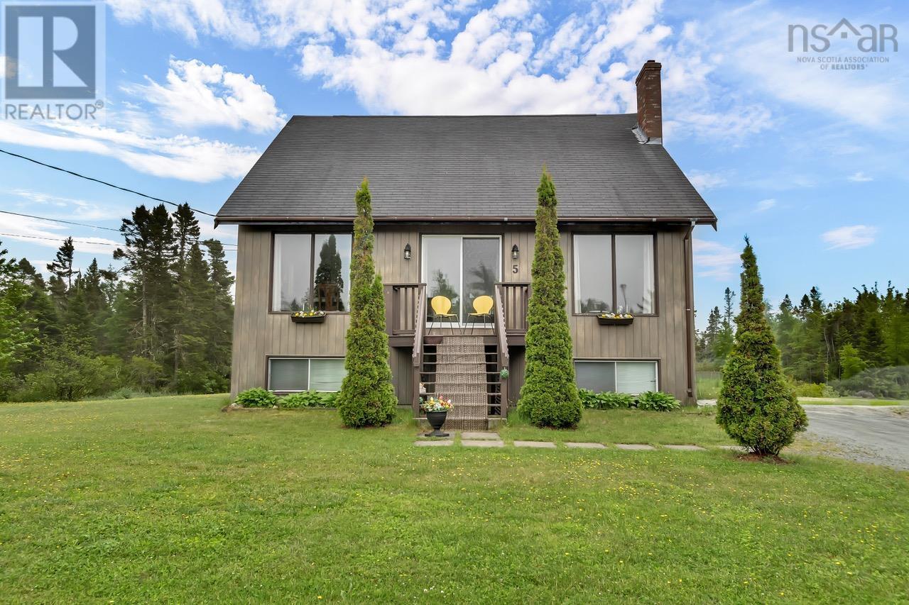 5 Corrie Ln, West Porters Lake, NS B3E 1L1
