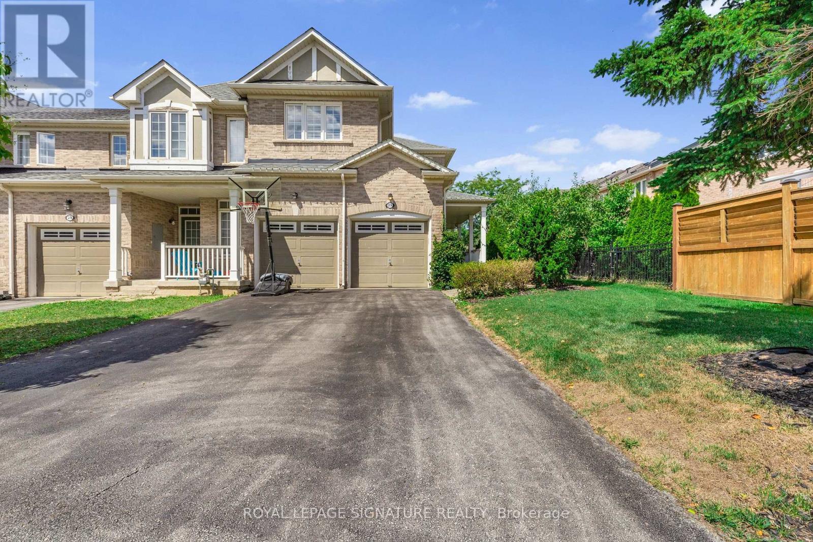 25 2295 Rochester Cir, Oakville, ON L6M 5C8