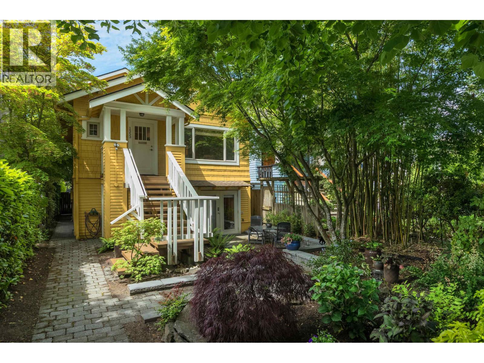 1351 Maple St, Vancouver, BC V6J 3S1