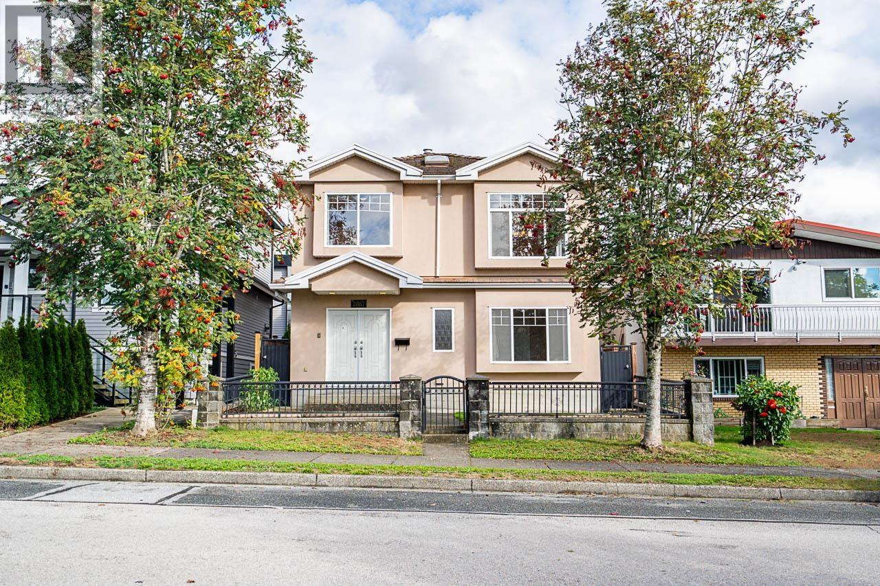 2887 E Georgia St, Vancouver, BC V5K 2K3