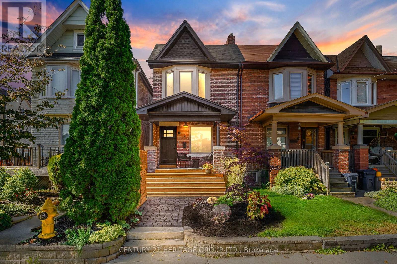 4 Orchard Park Blvd, Toronto, ON M4L 3E2