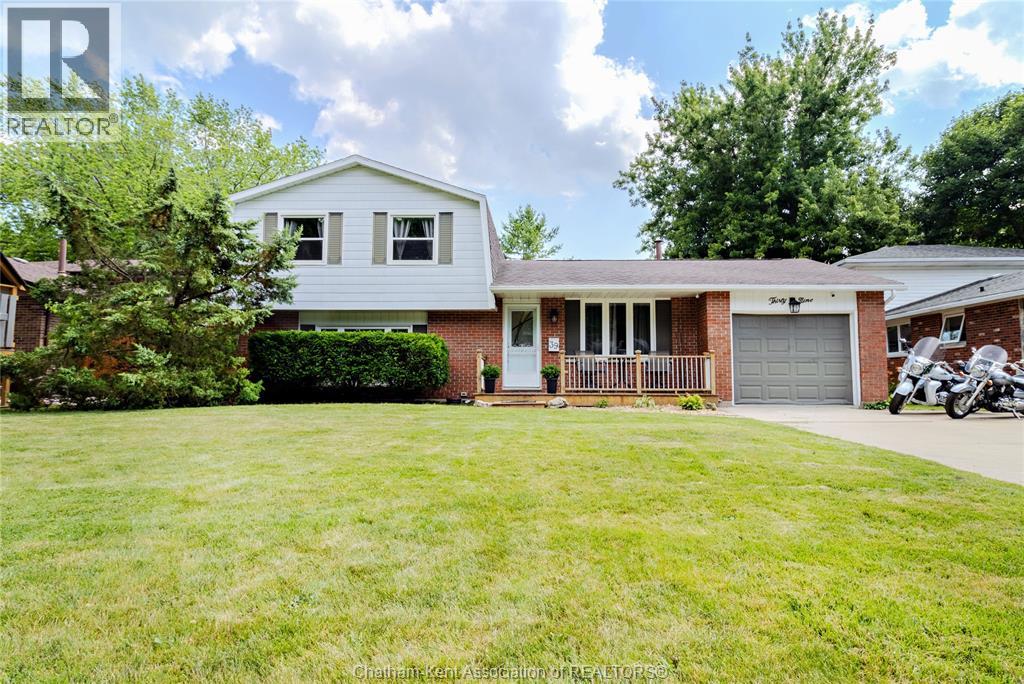 39 Parkwood Dr, Chatham, ON N7M 2B1