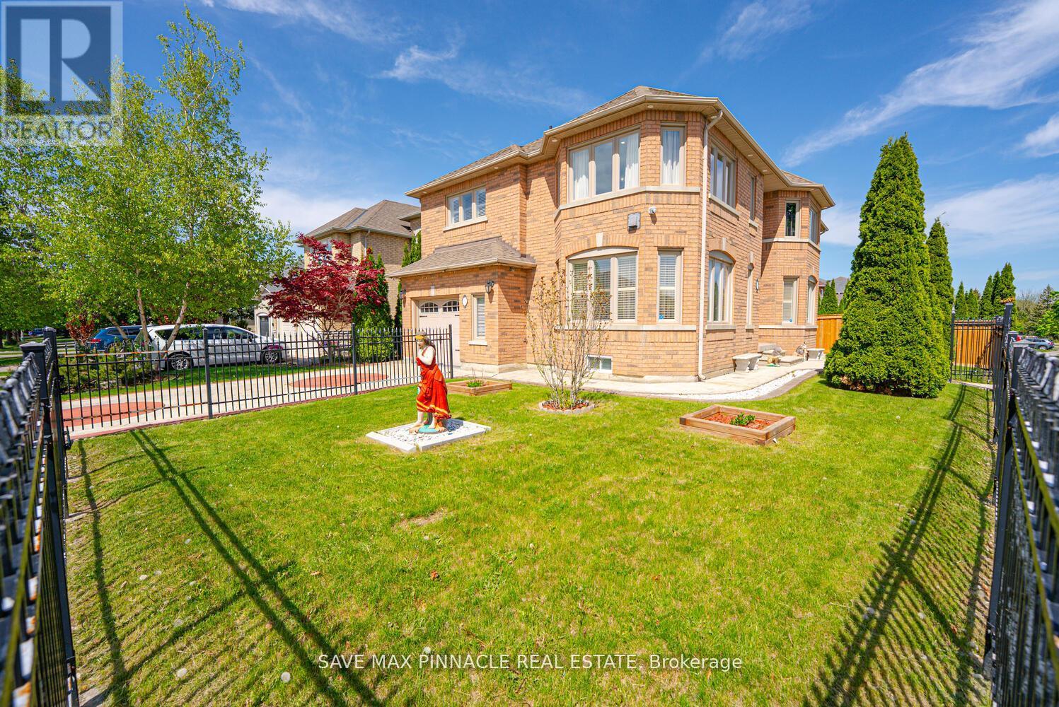 1 Ashton Dr, Vaughan, ON L6A 2L4
