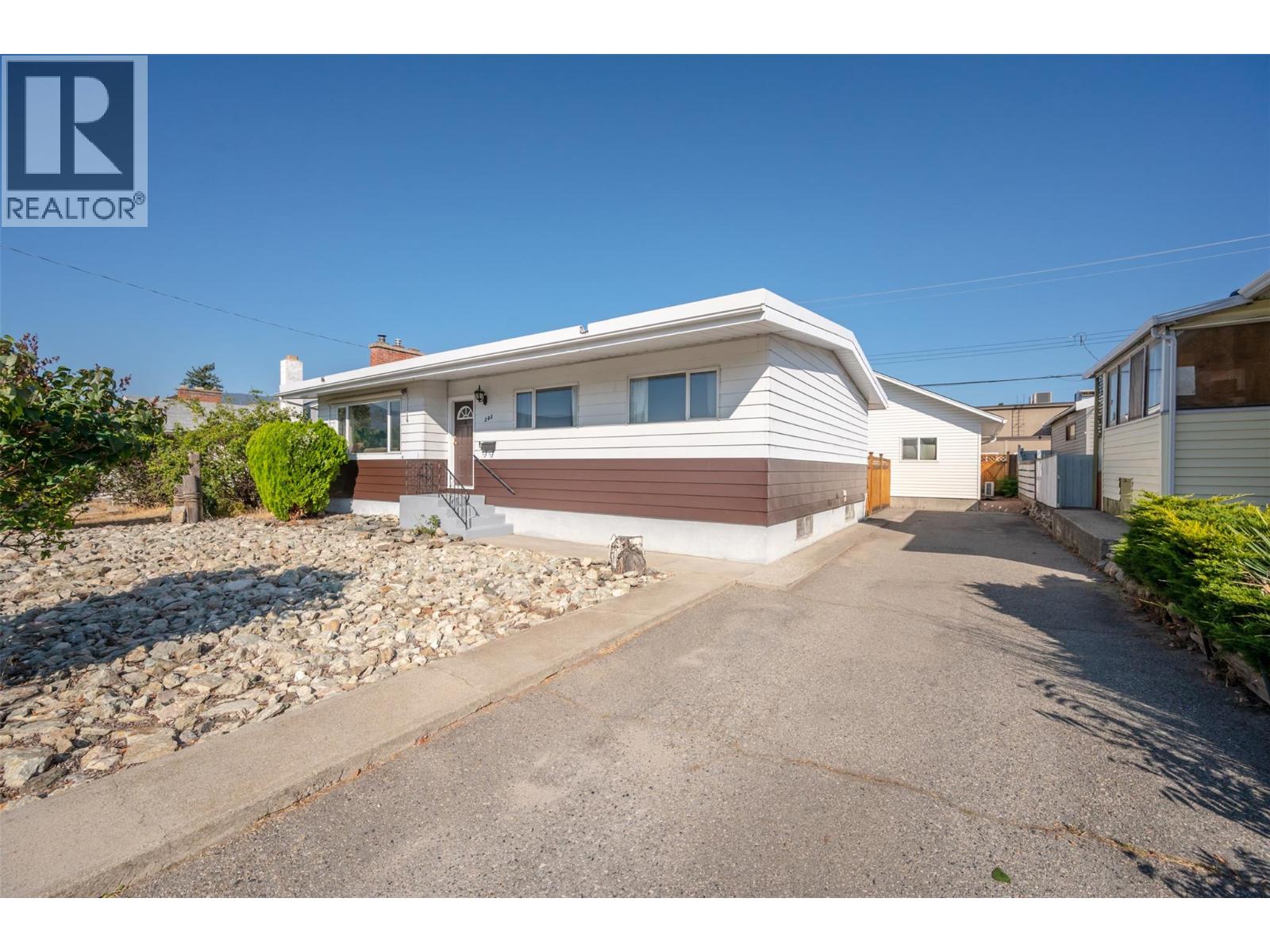 205 Manor Park Ave Ave, Penticton, BC V2A 2R1