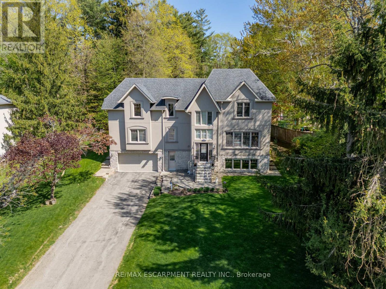 1034 Lakeshore Rd W, Mississauga, ON L5H 4E8