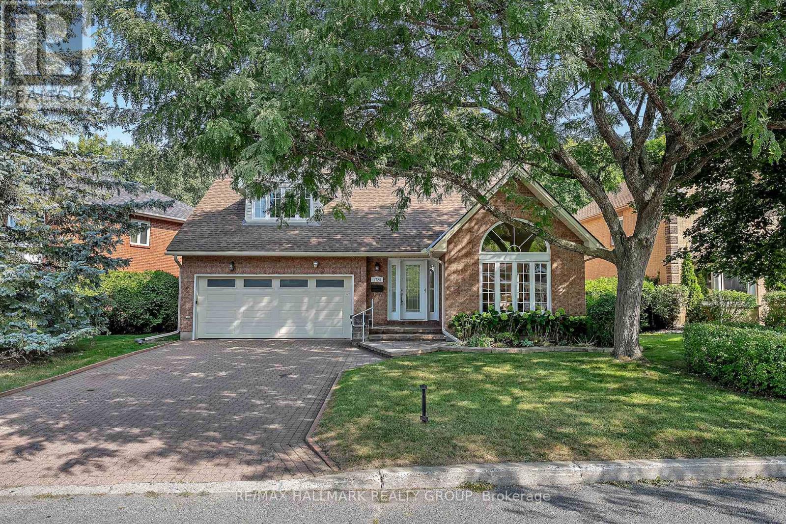 1725 Autumn Ridge Dr, Ottawa, ON K1C 6Z1