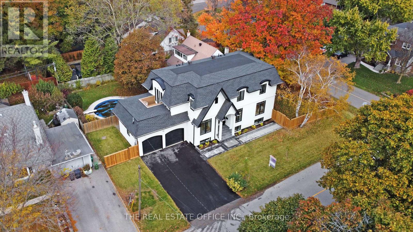 18 Beaverbrook Ave, Toronto, ON M9B 2M9