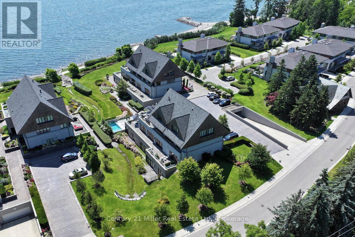 26 10 Maple Grove Dr, Oakville, ON L6J 1M1