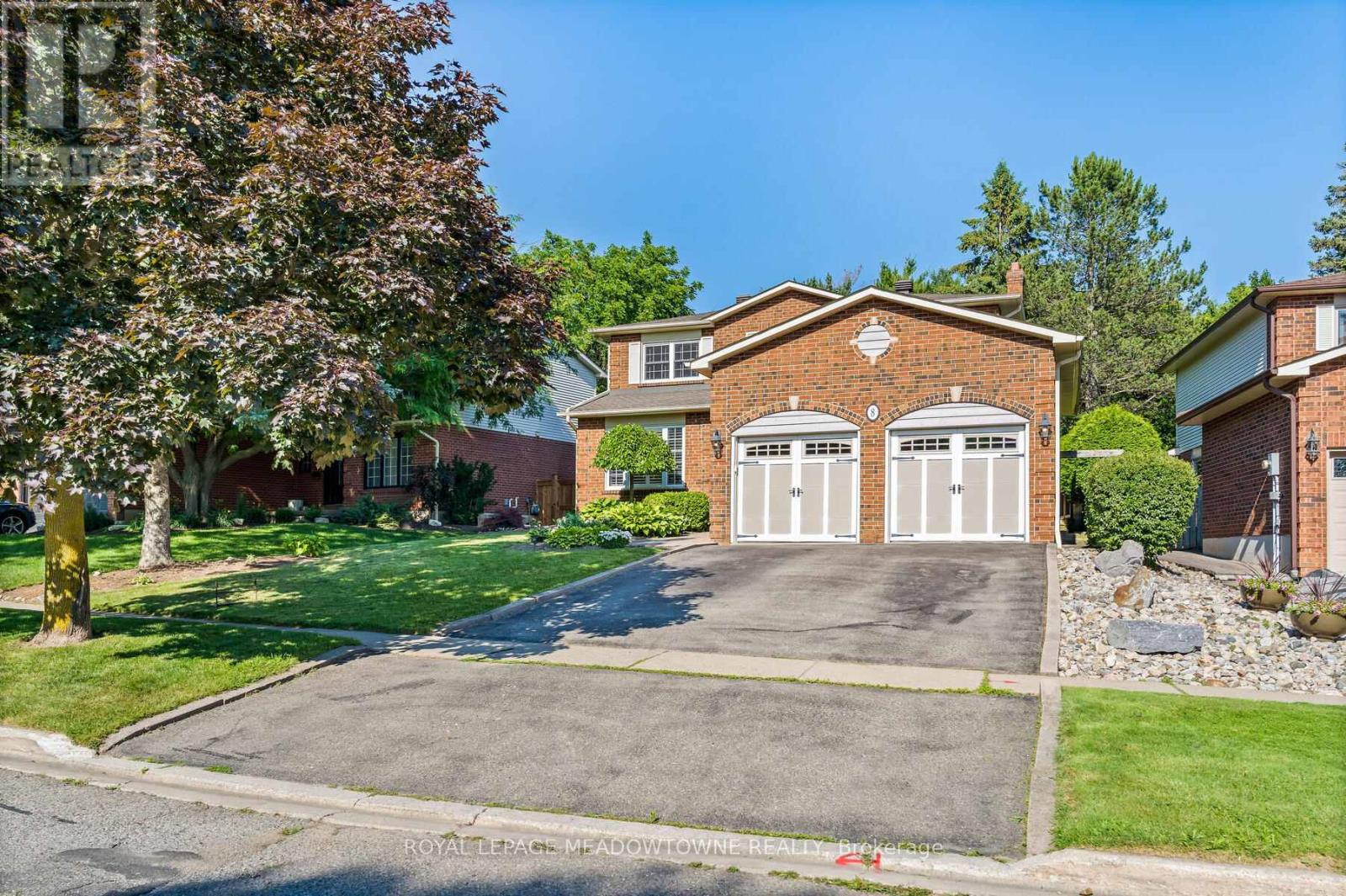 8 Jason Cres, Halton Hills, ON L7G 4Z4