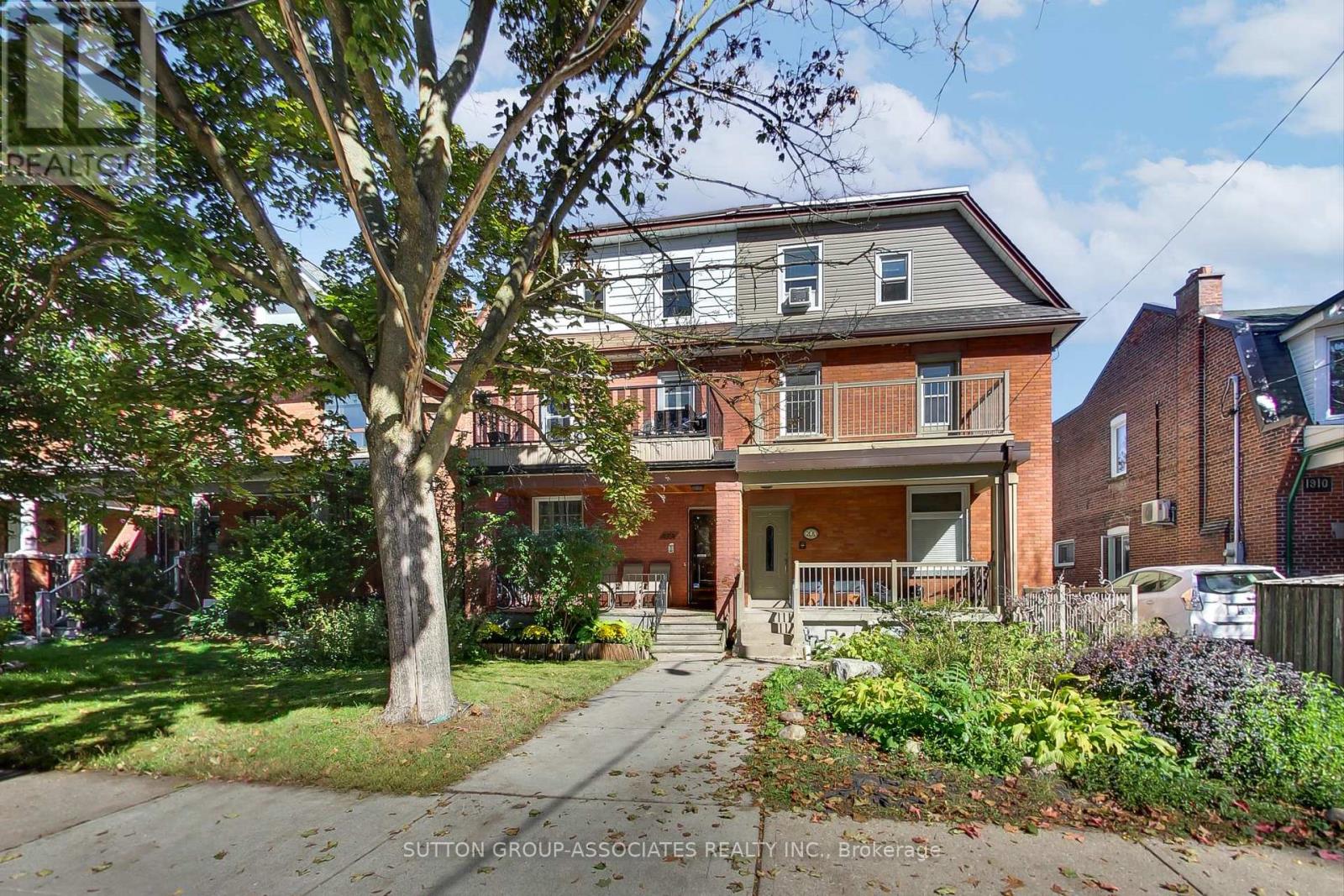 203 Fairview Ave, Toronto, ON M6P 3A6