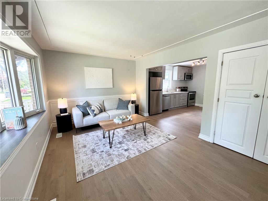 26 Grandfield St, Hamilton, ON L8T 2H2