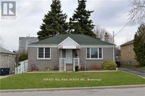272 Richard Clark Dr, Toronto Downsview-roding-cfb, ON M3M 1W4