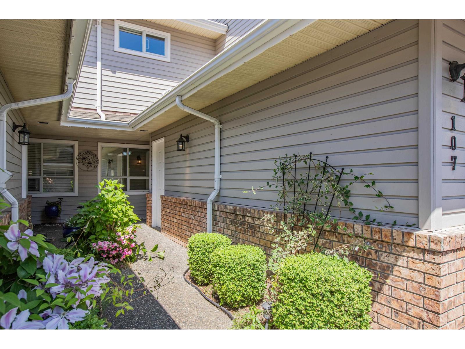 16350 14 Avenue Unit 107, Surrey, BC V4A 8J7