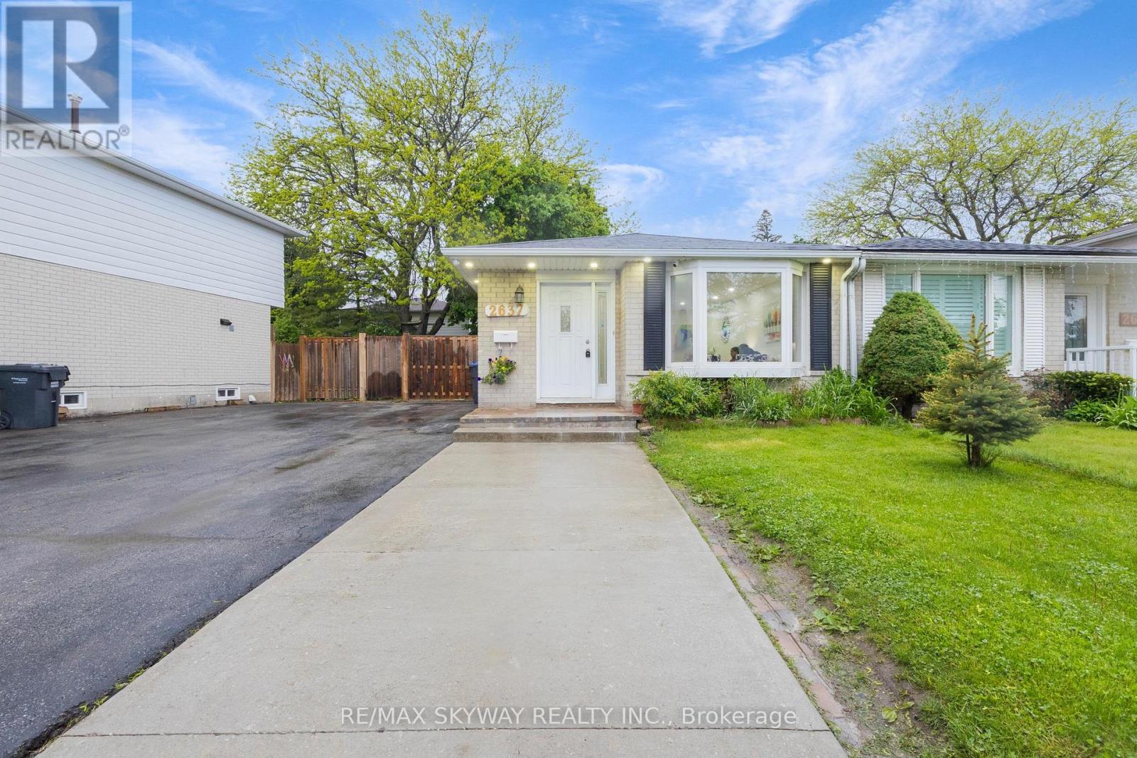 2637 Widemarr Rd, Mississauga, ON L5J 1M4