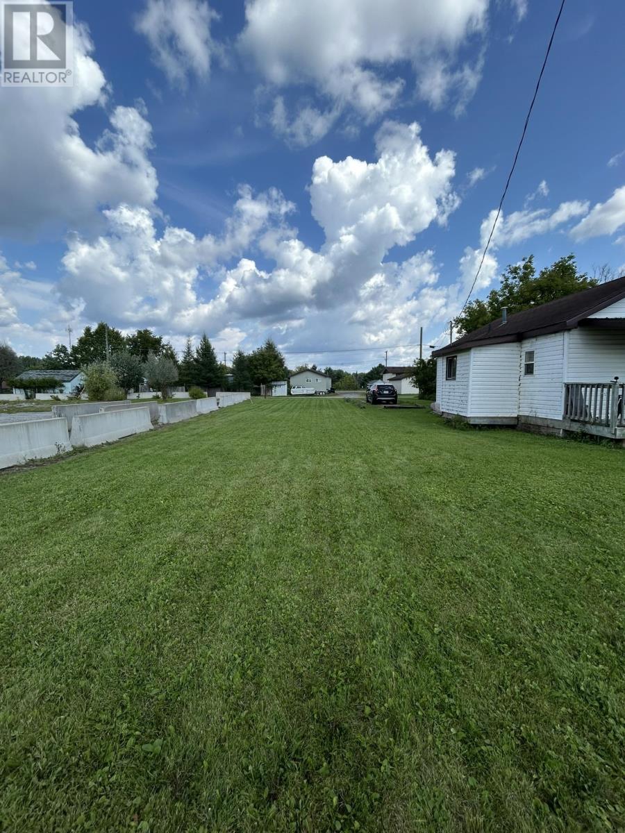 133 Burns St, Atikokan, ON P0T 1C0