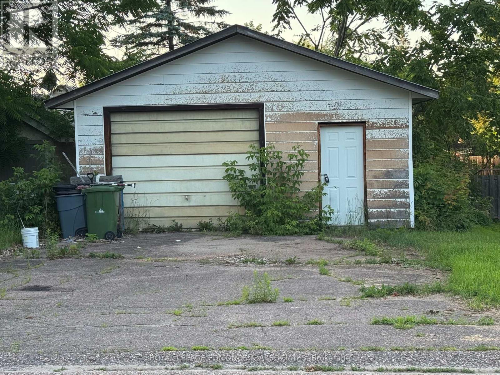187 Hunter St, Pembroke, ON K8A 1K3