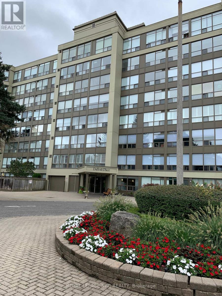 304 5100 Dorchester Rd, Niagara Falls, ON L2E 7H4