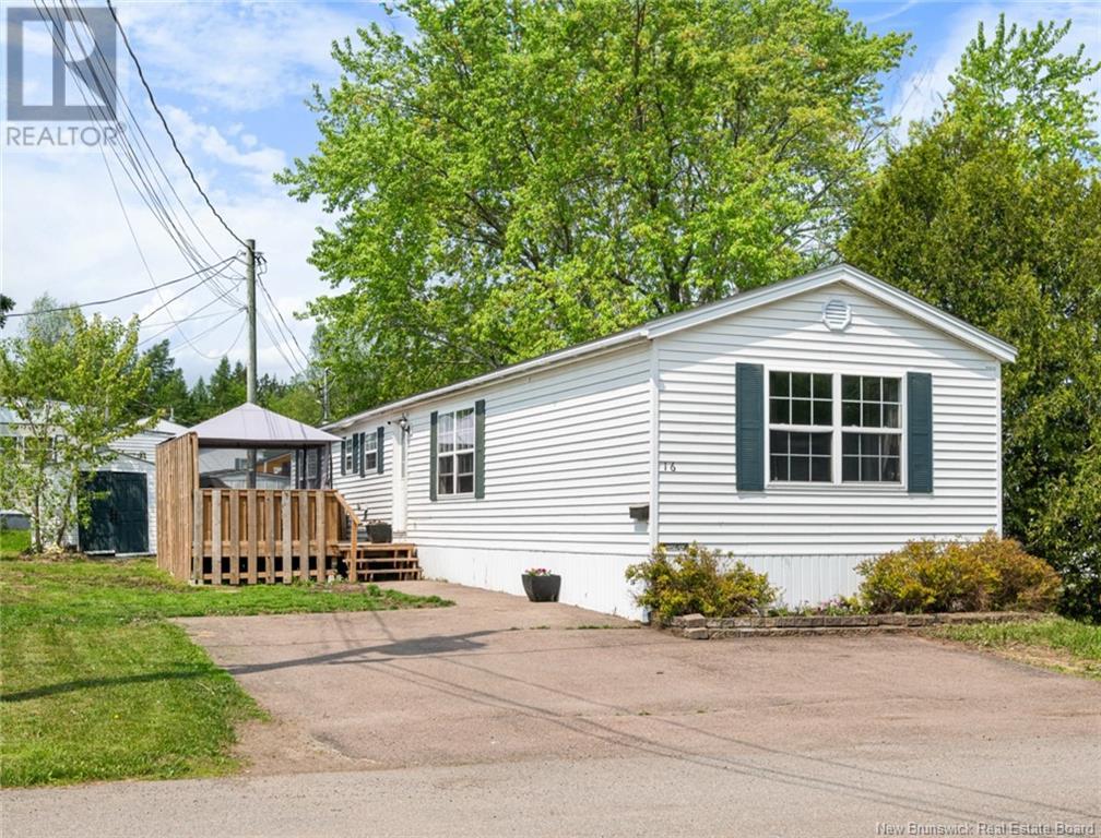 16 Cascade Ave, Moncton, NB E1E 2J7
