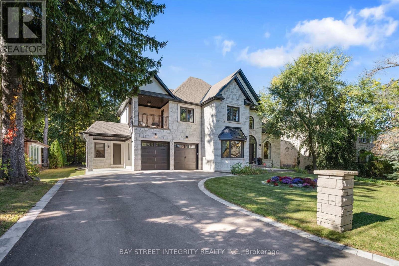128 Park Cres, Richmond Hill, ON L4E 3J8