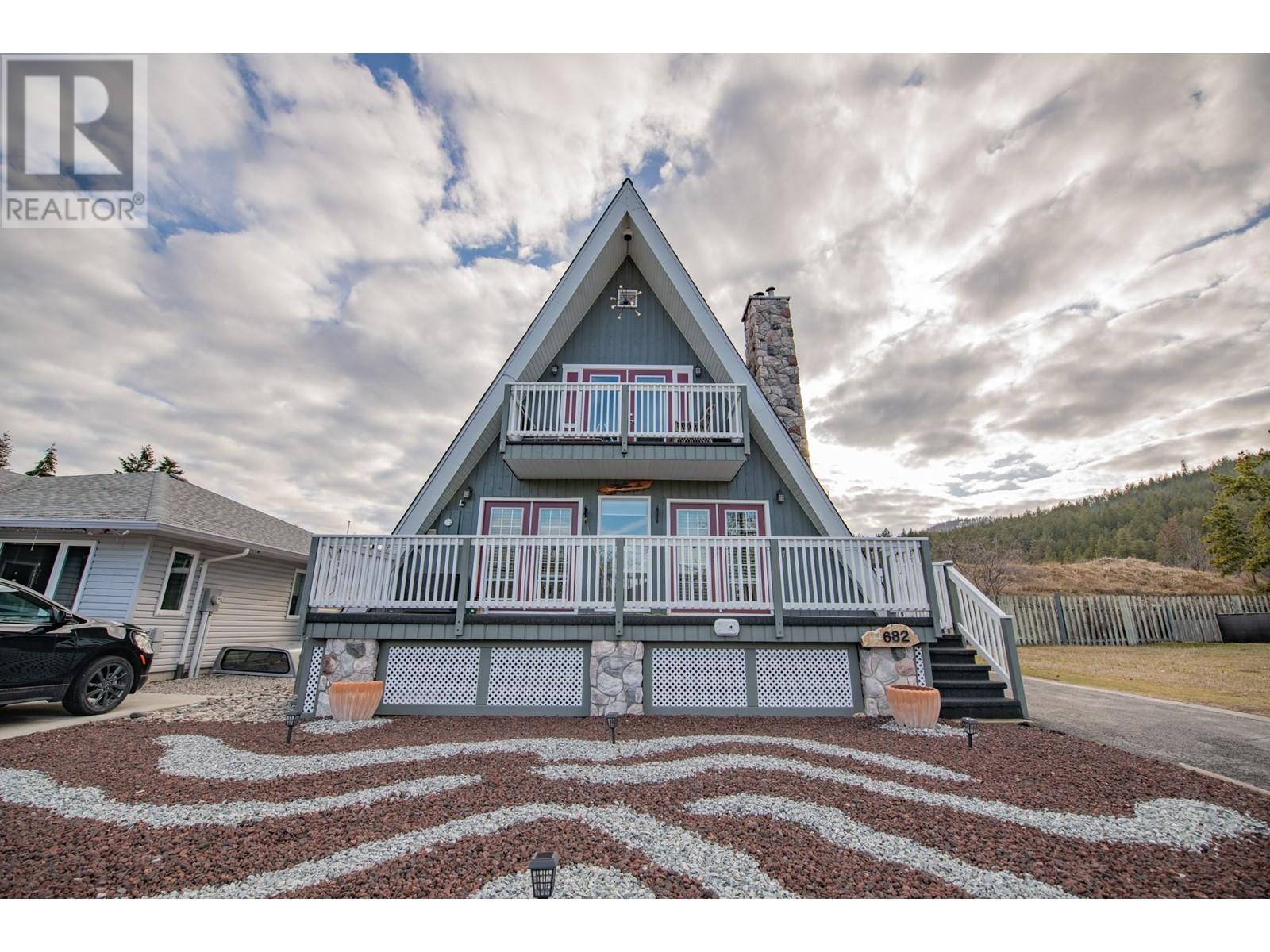 682 Cougar St, Vernon, BC V1H 2A1