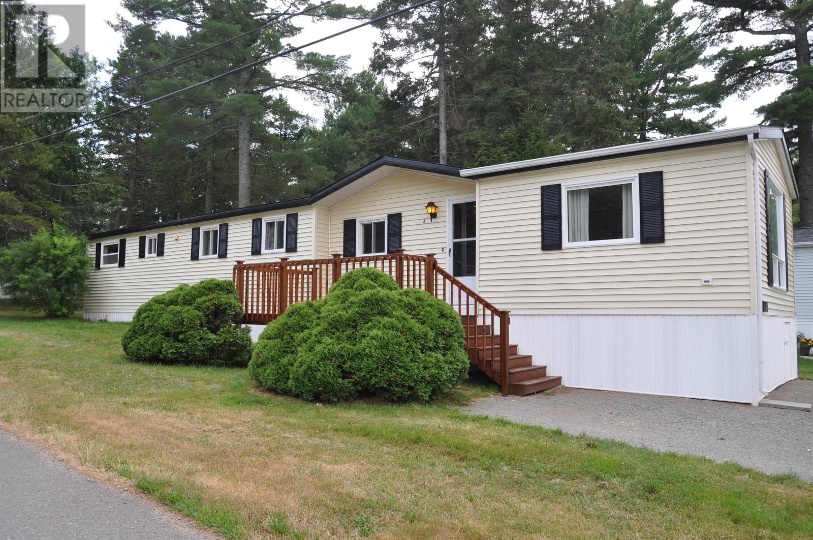 3 Patricia Dr E, New Minas, NS B4N 5L3