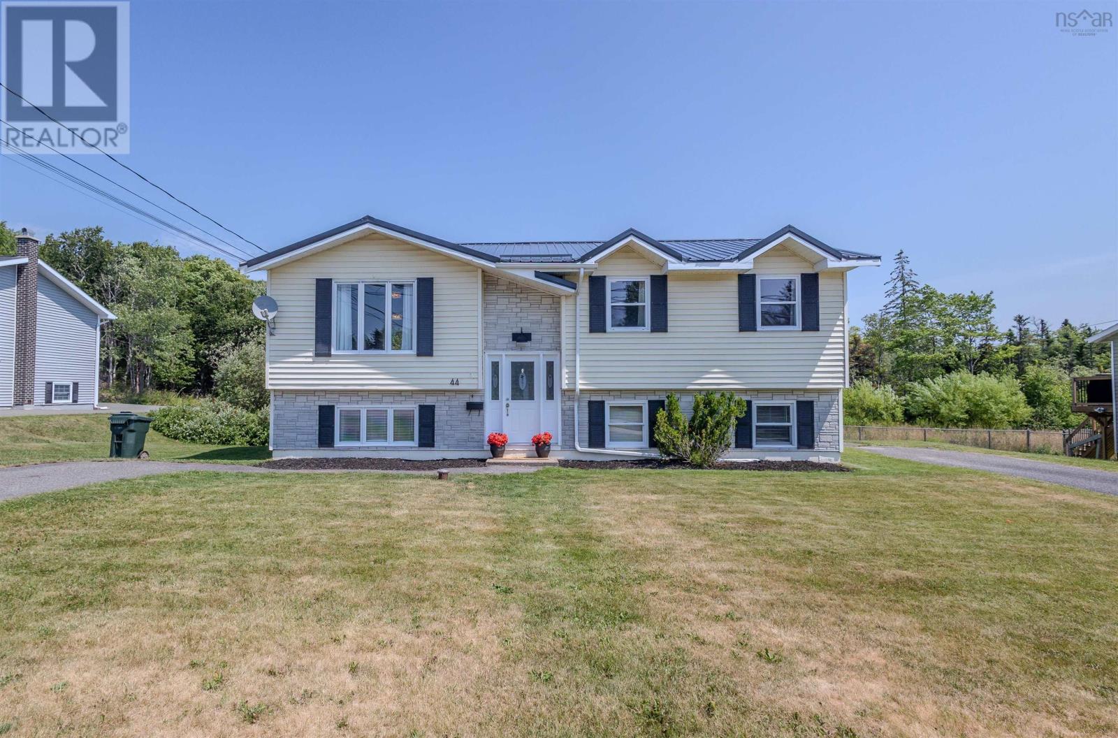 42-44 Daley Dr, Coxheath, NS B1R 2J4