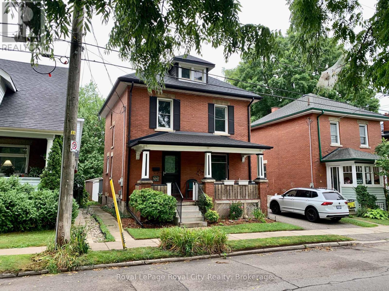 68 Robinson Ave, Guelph, ON N1H 2Z1