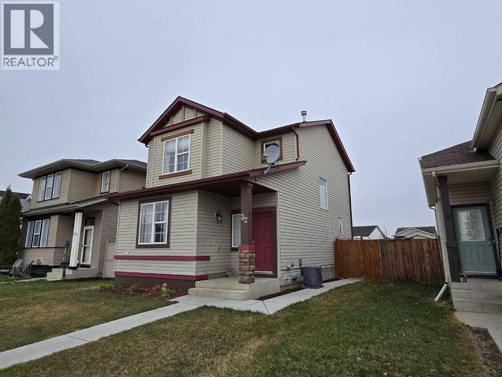 32 Johns St, Red Deer, AB T4P 4C8