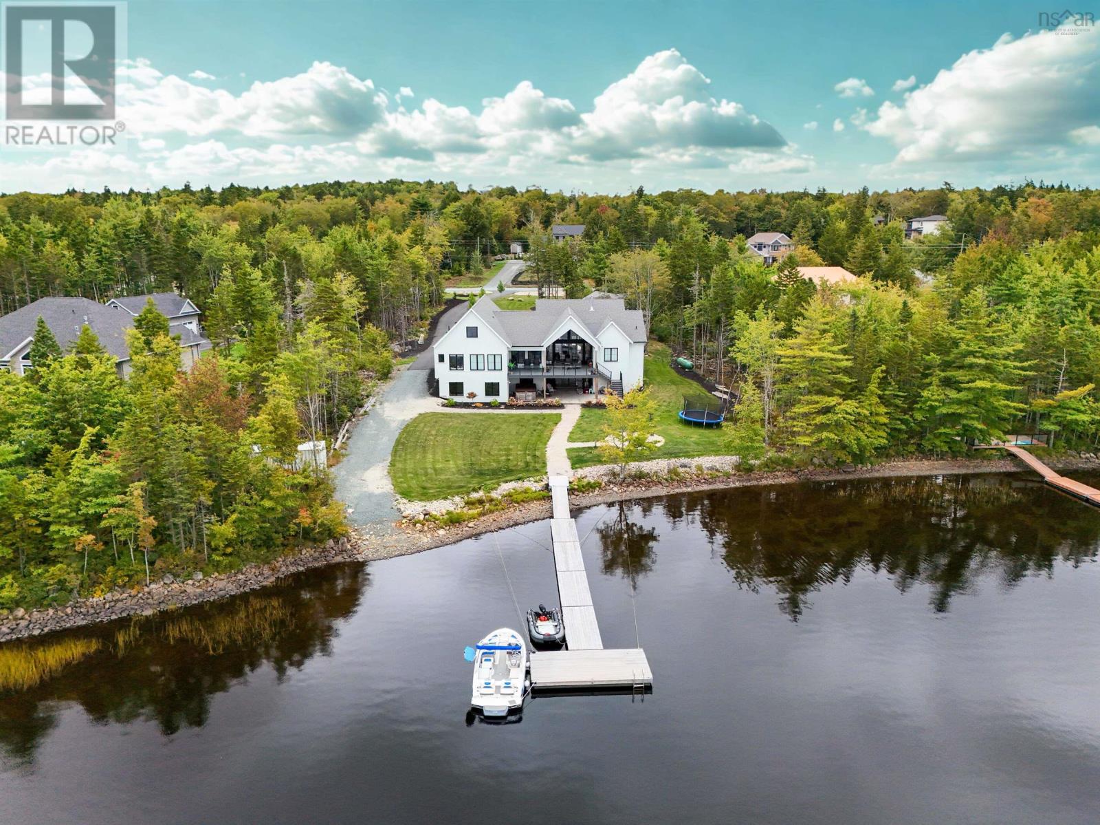 480 Mccabe Lake Dr, Middle Sackville, NS B4E 0N6