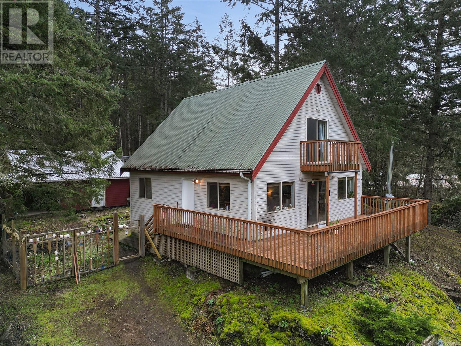 702 Charter Rd, Mayne Island, BC V0N 2J1