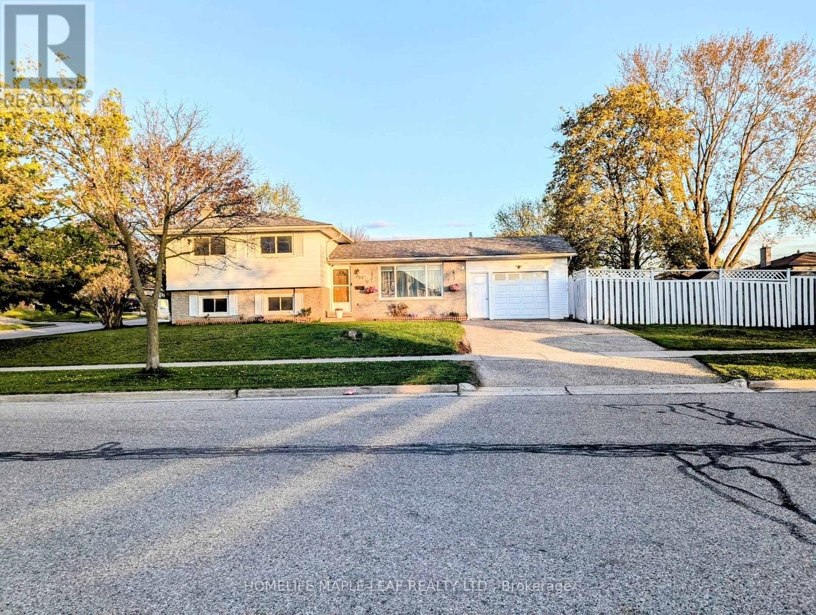 261 Overlea Dr, Kitchener, ON N2M 1T7