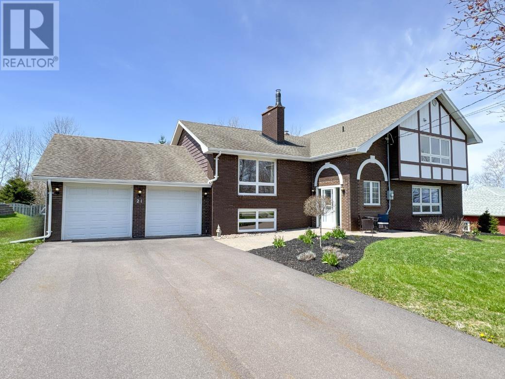 21 Pope Ave, Charlottetown, PE C1A 6N4