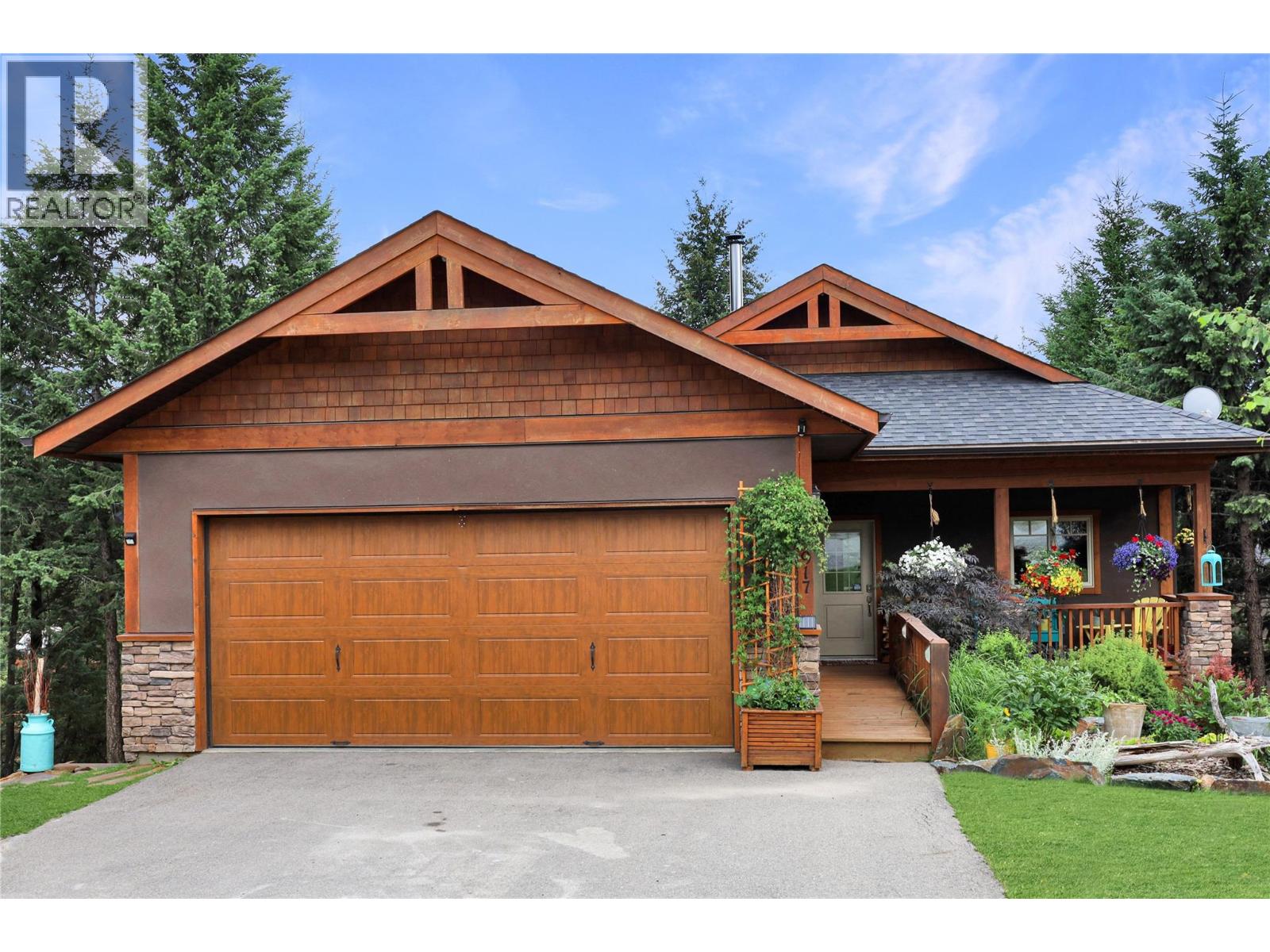917 Copper Point Way, Windermere, BC V0A 1K3