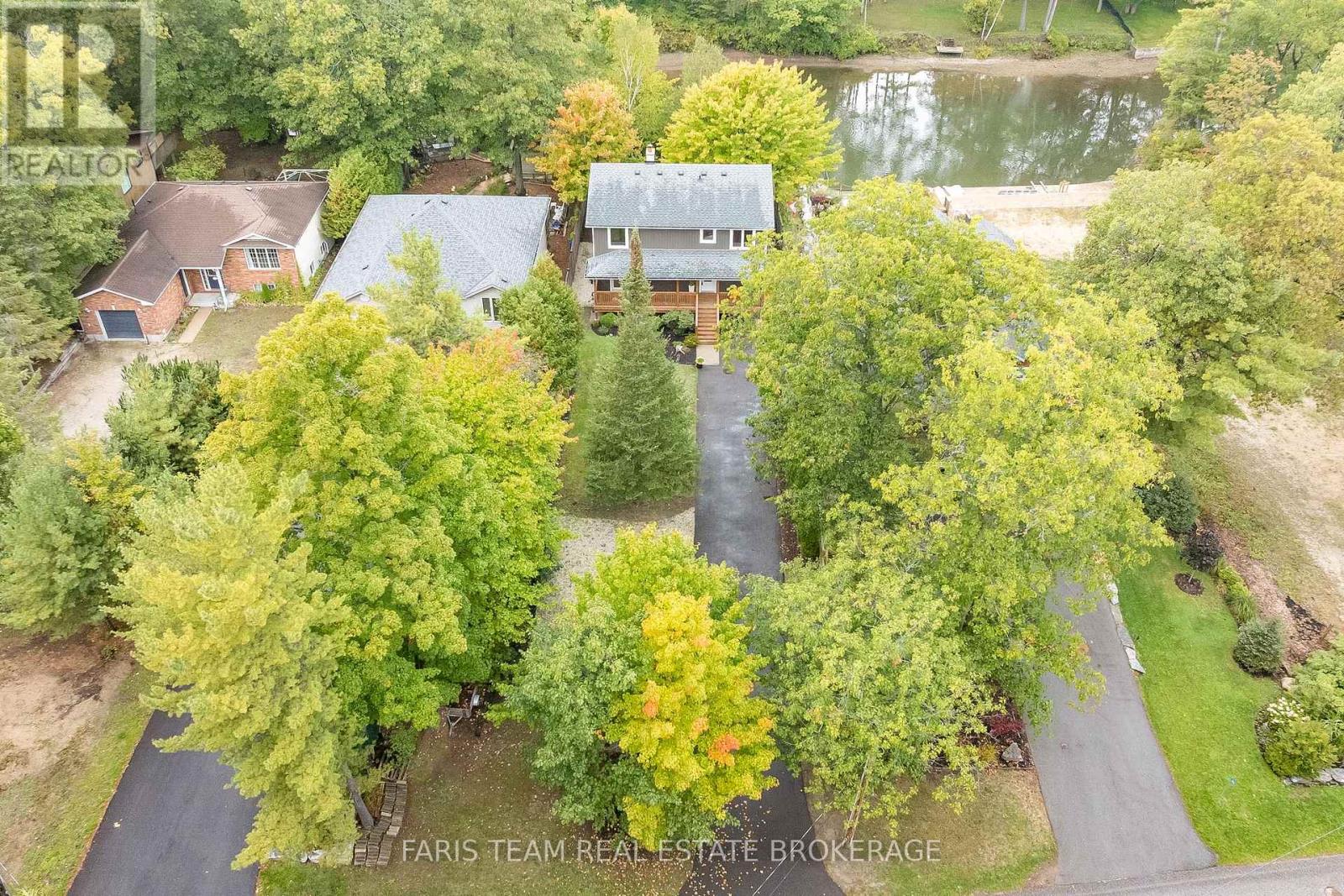 104 Knox Rd E, Wasaga Beach, ON L9Z 2T5