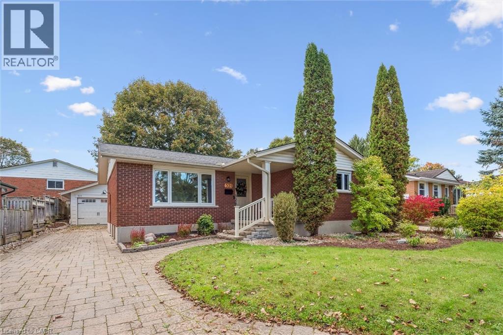 521 Glen Forrest Blvd, Waterloo, ON N2L 4H9