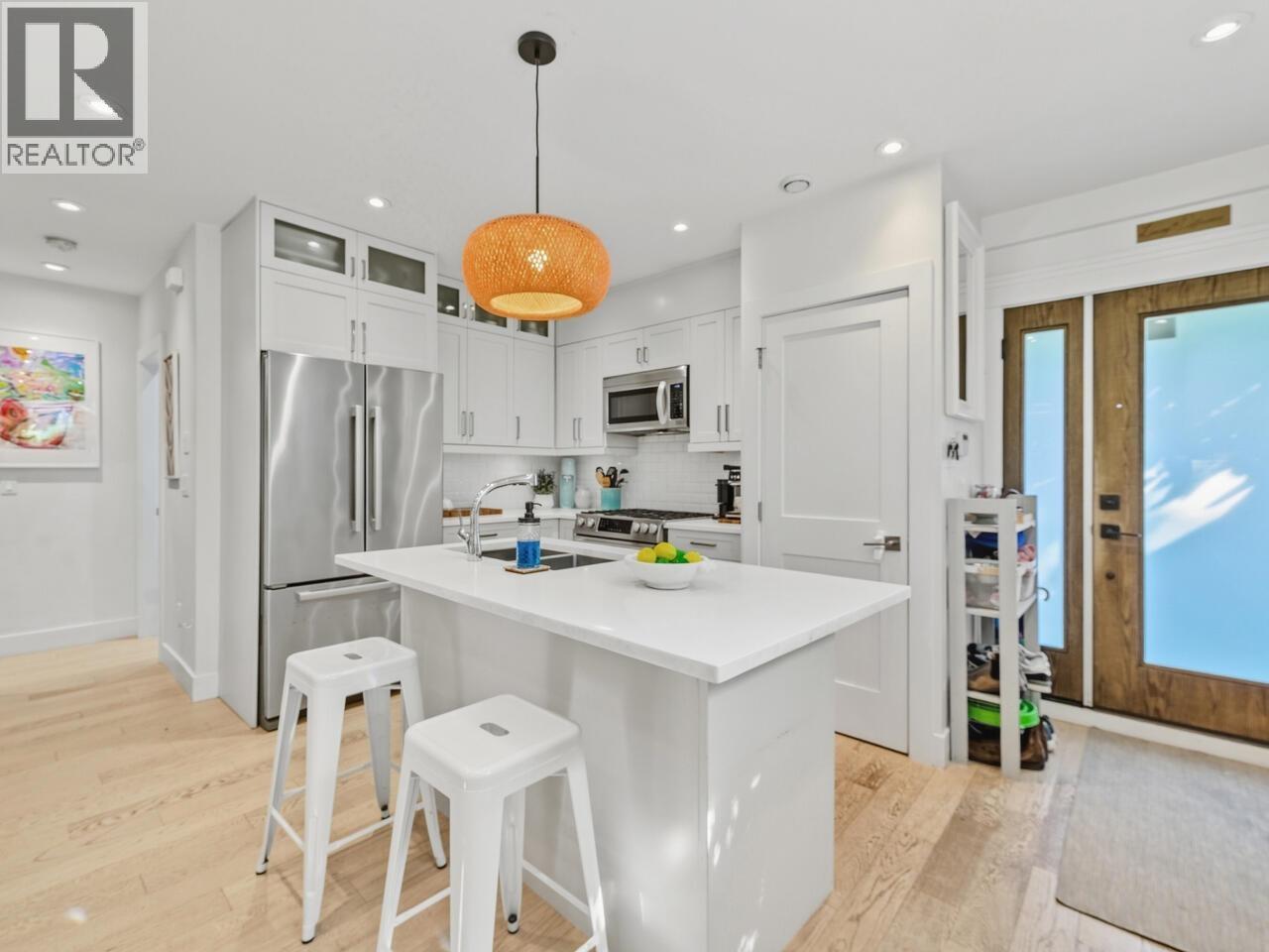 165 W 14th Ave, Vancouver, BC V5Y 1W8