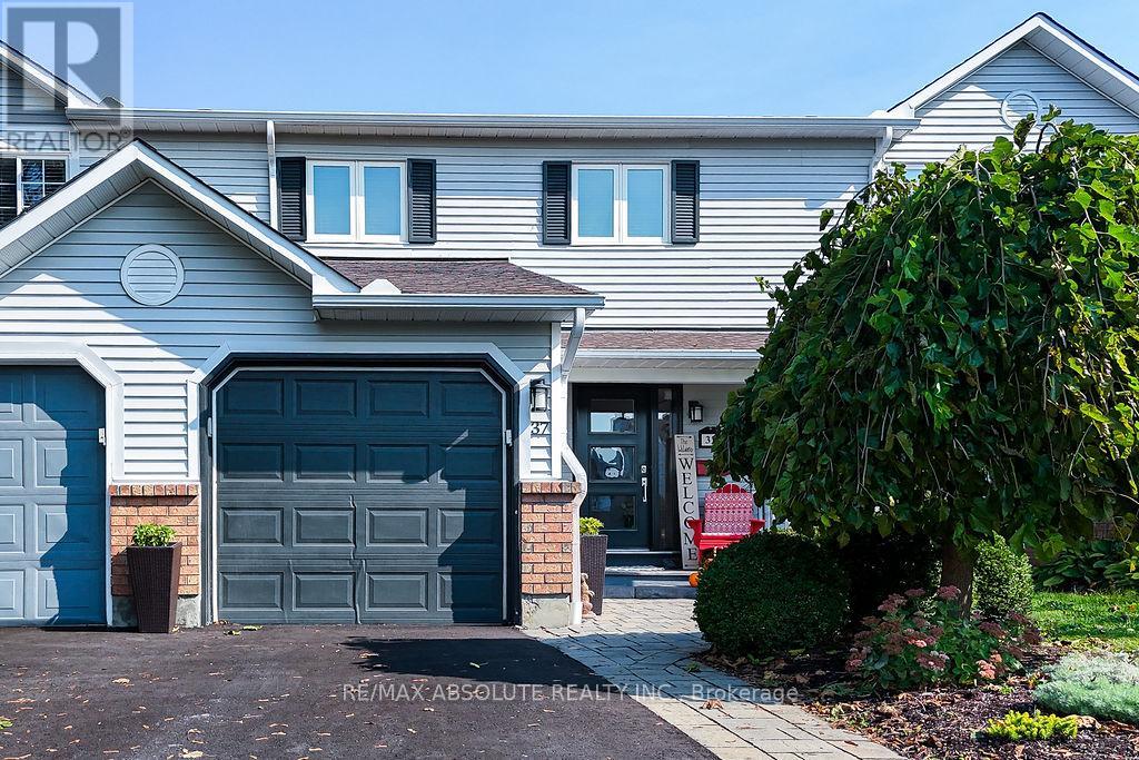 37 Randall James Dr, Ottawa, ON K2S 1L9