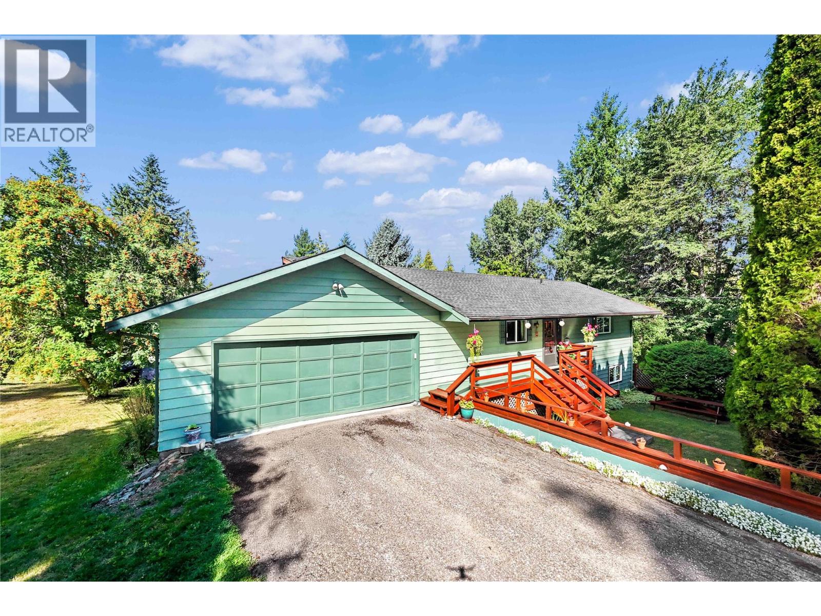4047 Torry Rd, Eagle Bay, BC V0E 1T0