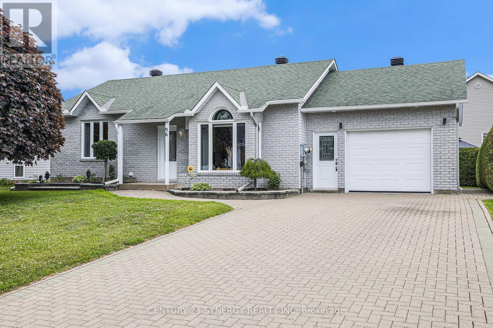 96 Alexandre St, Alfred and Plantagenet, ON K0B 1A0