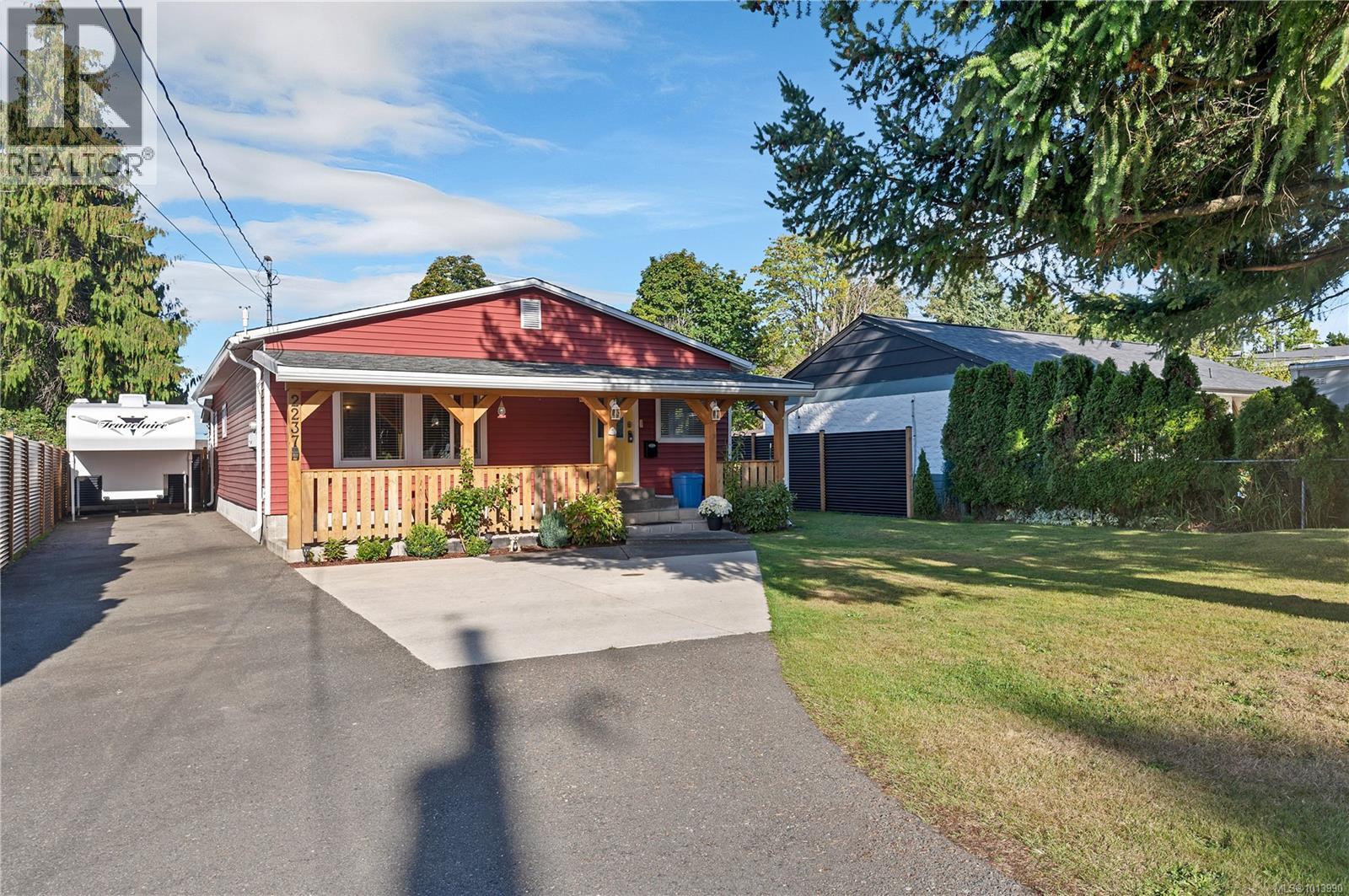 2237 Eardley Rd, Campbell River, BC V9W 1L8
