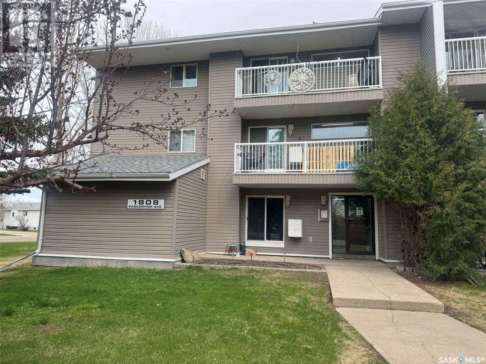 1808 Eaglesham Avenue Unit 303, Weyburn, SK S4H 3A8