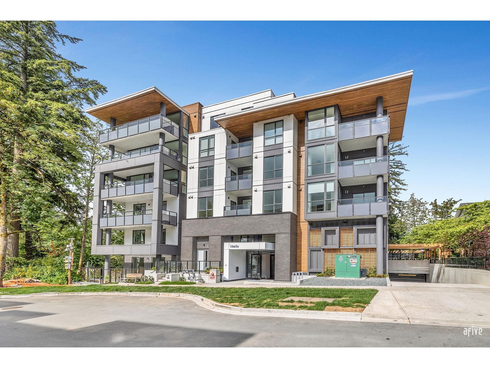 6585 195a Street Unit 401, Surrey, BC V4N 6B5