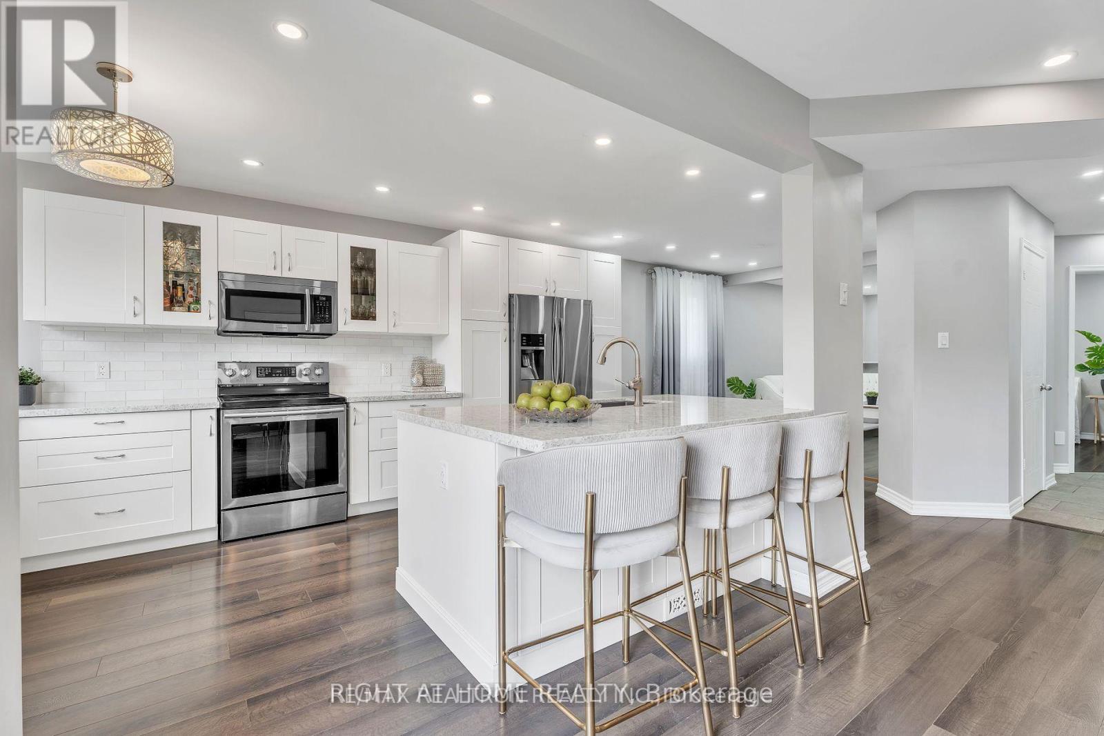 150 Sandringham Dr, Clarington, ON L1E 2G6
