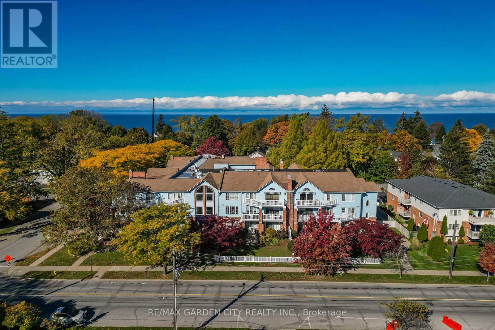 201 70 Main St, St. Catharines, ON L2N 4T9