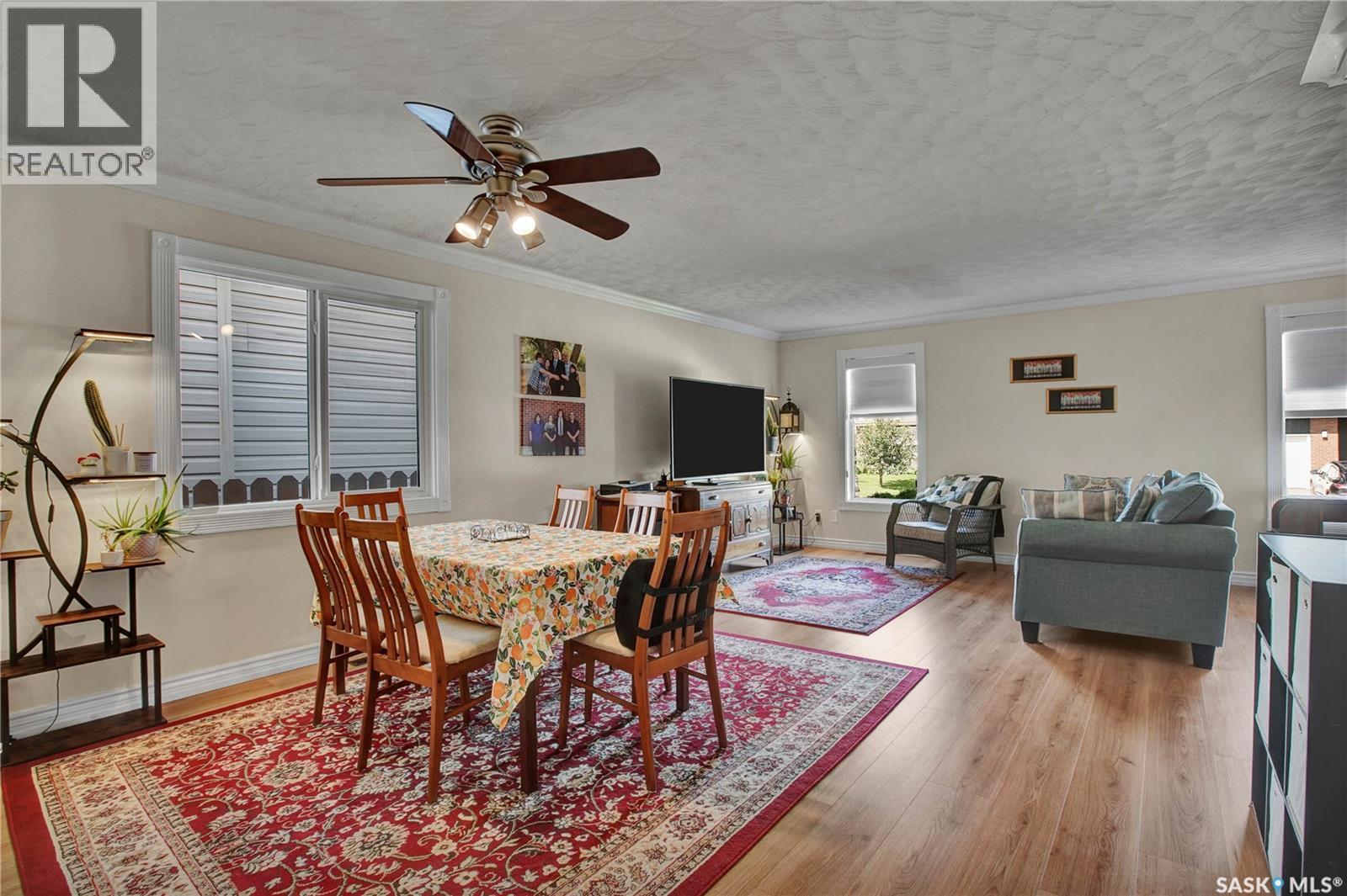 128 Delaronde Rd, Saskatoon, SK S7J 3Y3