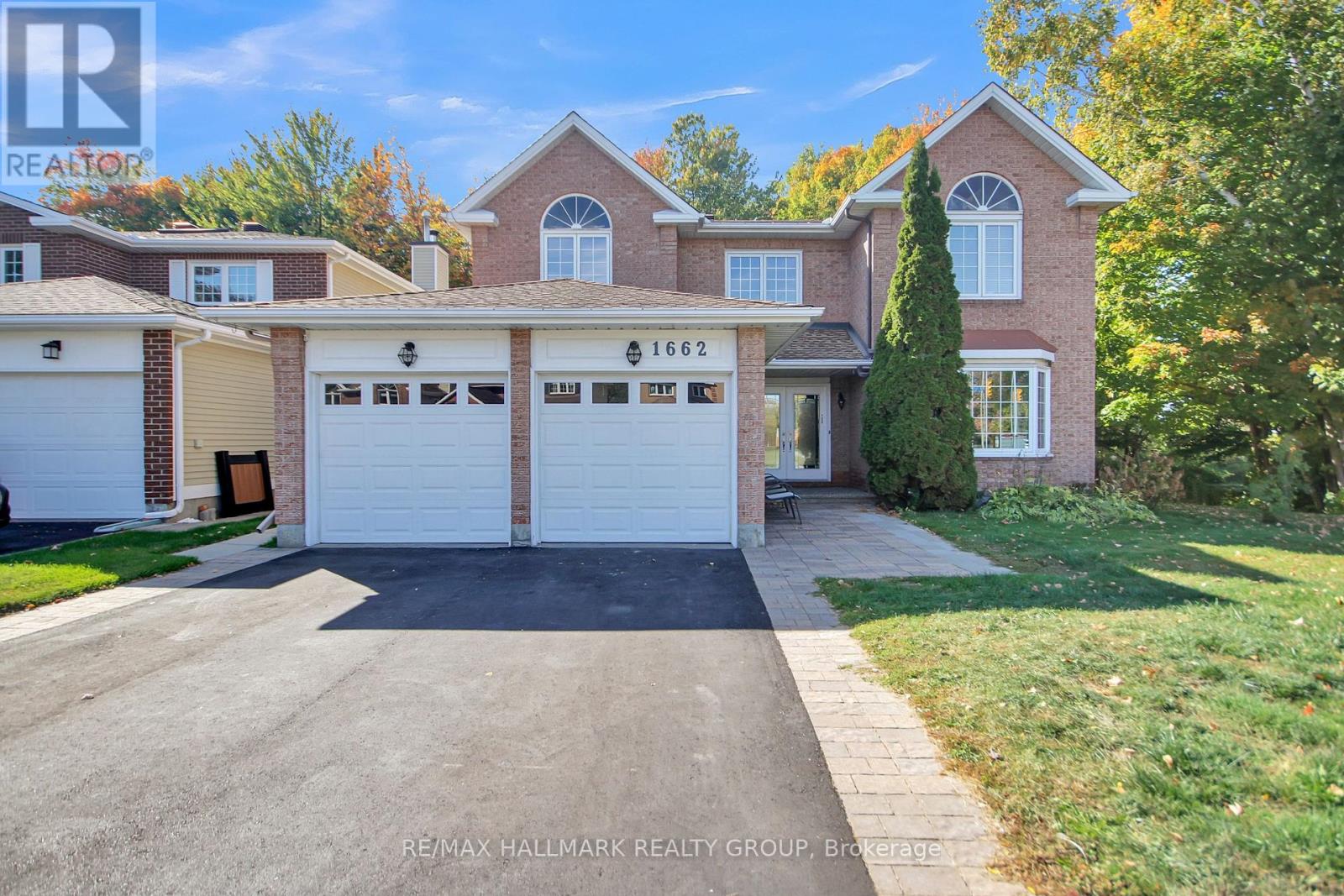 1662 Hunters Run Dr, Ottawa, ON K1C 2H3