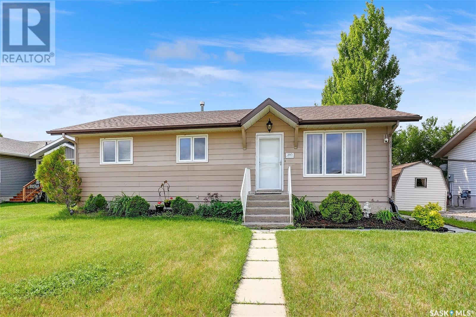 205 Maple St, Strasbourg, SK S0G 4V0