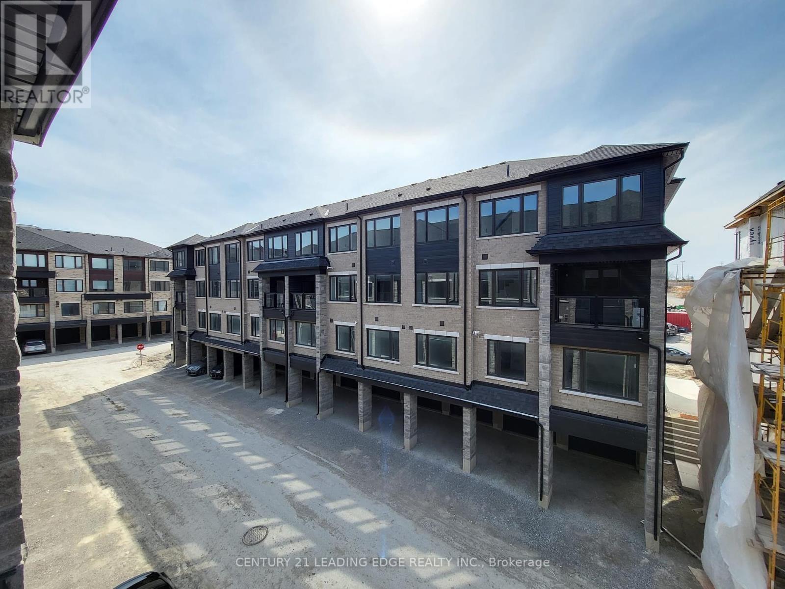27 Magnolia Ln, Barrie, ON L9J 0N9