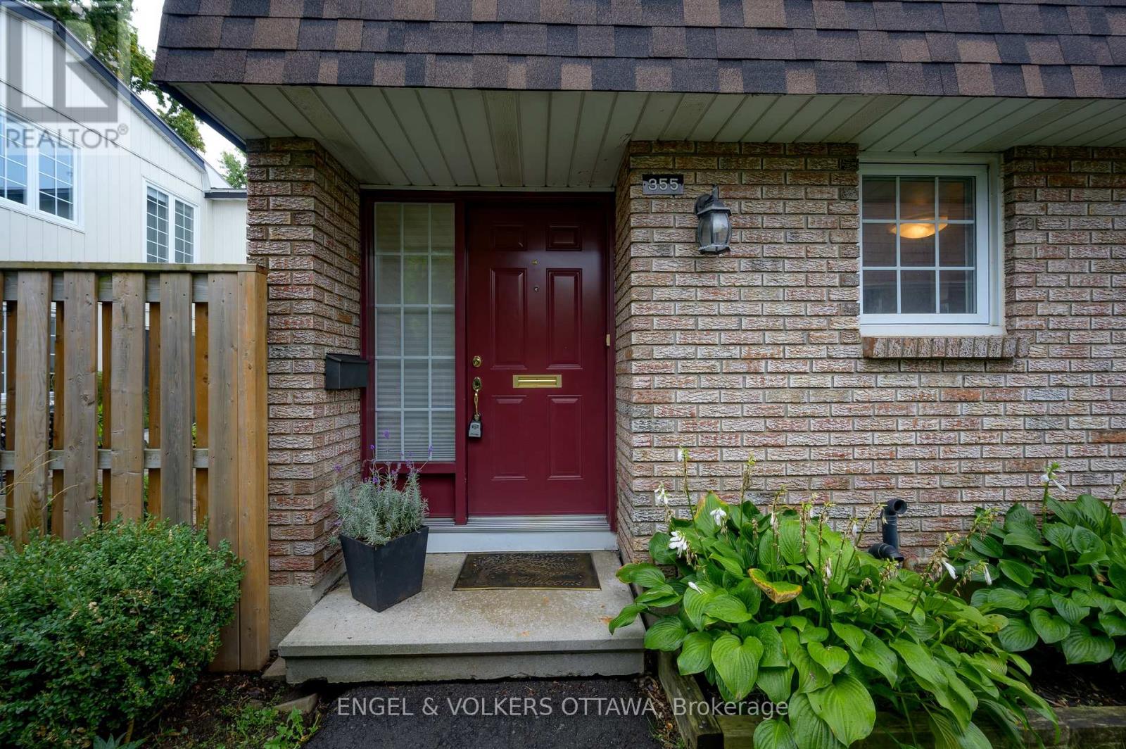 355 Kintyre Private, Ottawa, ON K2C 3M6