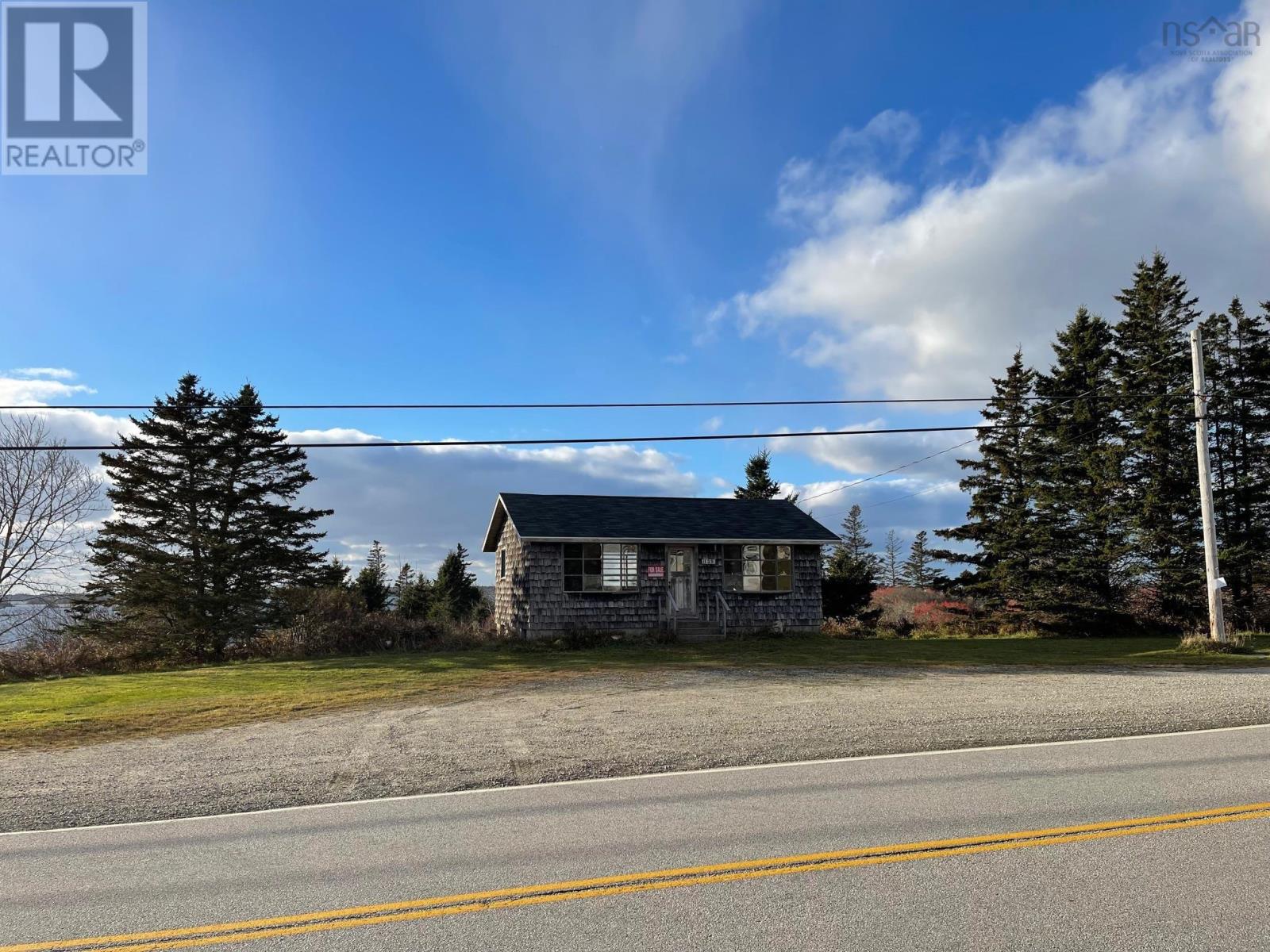 1139 Highway 3, Middle East Pubnico, NS B0W 2A0